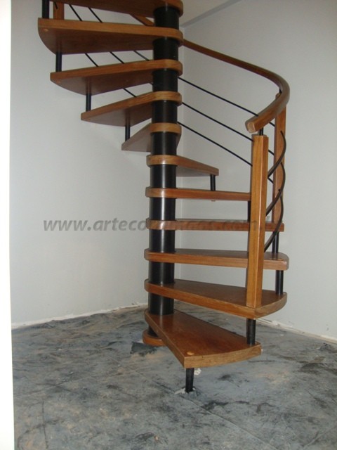 escada caracol de madeira