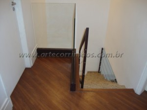 Guarda corpo com Vidro com base de aluminio e acabamento em aço cortem