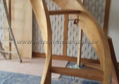 ESCADA CURVA DE MADEIRA ARTESANAL 1