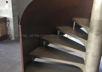 Guarda Corpo Chapa Curva em Escada Existente e Pintura Artesanal Aco Cortem 2