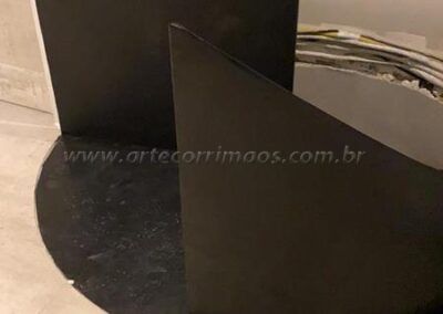 Guarda Corpo em Chapa de Ferro Trabalho Artesanal Curvo Pintura Preto em Escada Existente 3