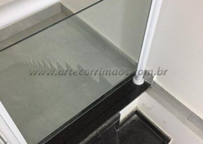 PORTAO DE ALUMINIO COM VIDRO 3