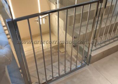 PORTOES DE ACO INOX POLIDO JUNTO COM COLUNAS 1