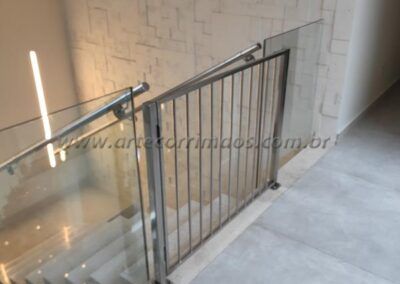 PORTOES DE ACO INOX POLIDO JUNTO COM COLUNAS 6