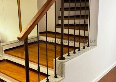 Guarda Corpo Ferro E Madeira (2)