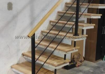 Guarda Corpo Ferro E Madeira (34)