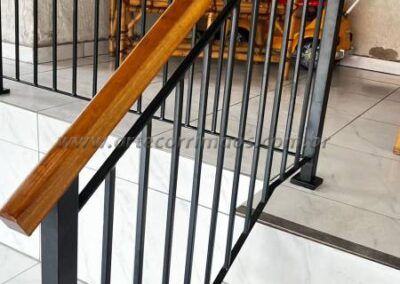 Corrimão guarda corpo madeira e ferro (11)