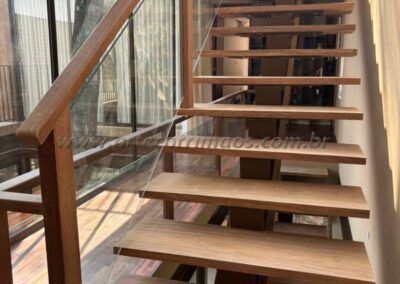 Corrimão guarda corpo madeira e vidro (1)