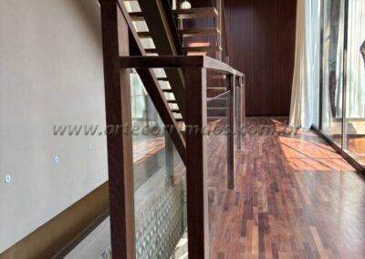 Corrimão guarda corpo madeira e vidro (12)