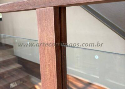Corrimão guarda corpo madeira e vidro (15)