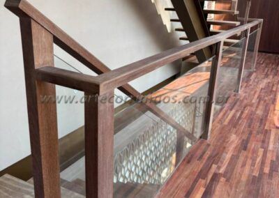 Corrimão guarda corpo madeira e vidro (8)