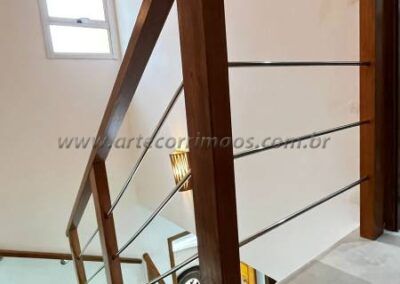 Corrimão madeira com barrinhas inox (1)