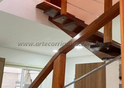 Corrimão madeira com barrinhas inox (2)