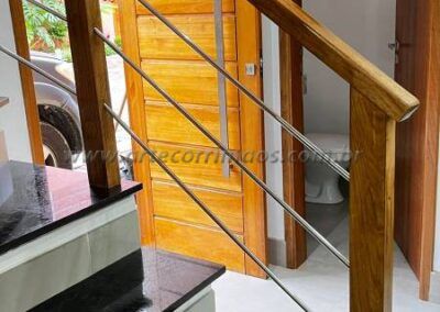Corrimão madeira com barrinhas inox (3)