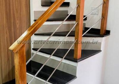 Corrimão madeira com barrinhas inox (4)