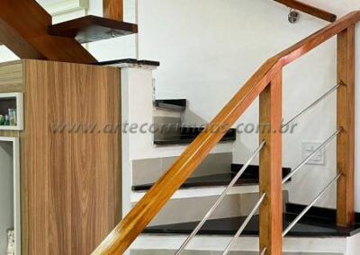 Corrimão madeira com barrinhas inox (5)