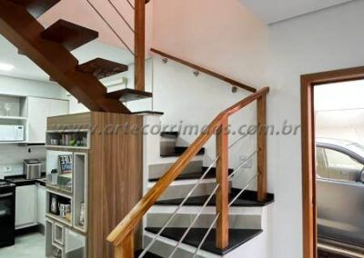 Corrimão madeira com barrinhas inox (8)