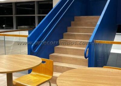 guarda corpo corrimão canaleta de madeira sob vidro (2)